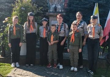 Zuchy i Harcerze na pielgrzymim szlaku